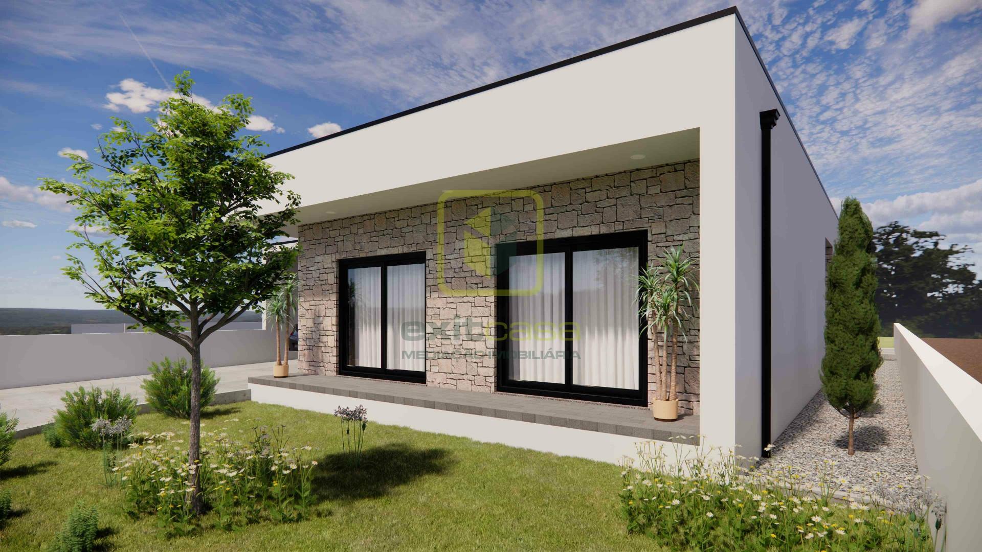 Moradia T3 Isolada e Térrea com Jardim