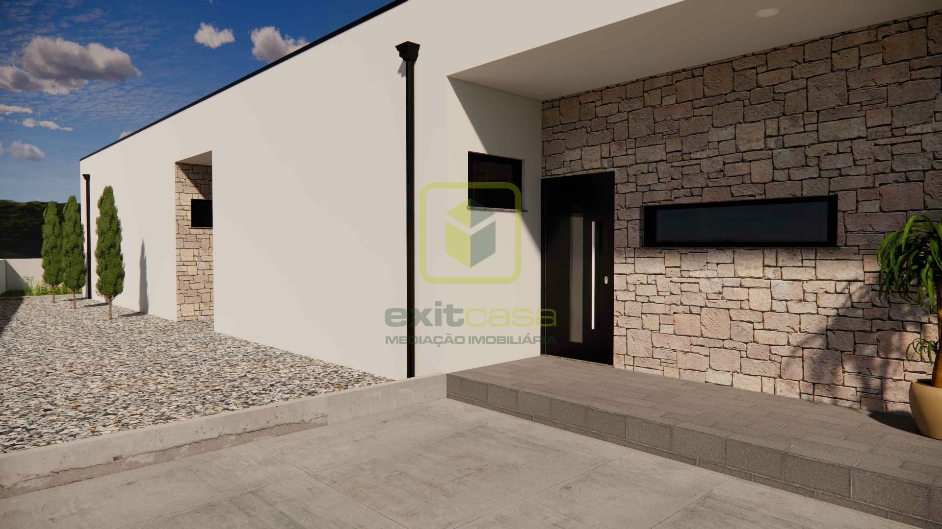 Moradia T3 Isolada e Térrea com Jardim