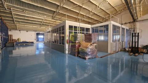 Armazém e Unidade Industrial