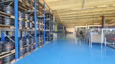 Armazém e Unidade Industrial