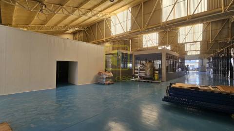 Armazém e Unidade Industrial