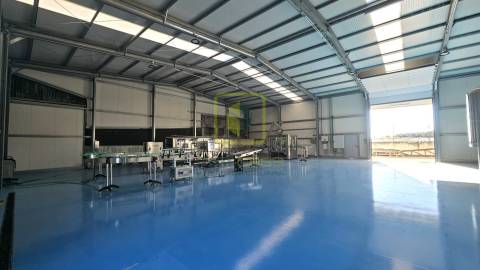 Armazém e Unidade Industrial