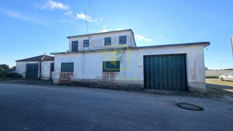 Armazém e Unidade Industrial