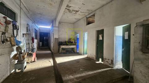 Armazém e Unidade Industrial