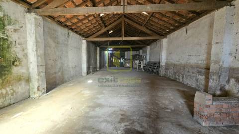 Armazém e Unidade Industrial