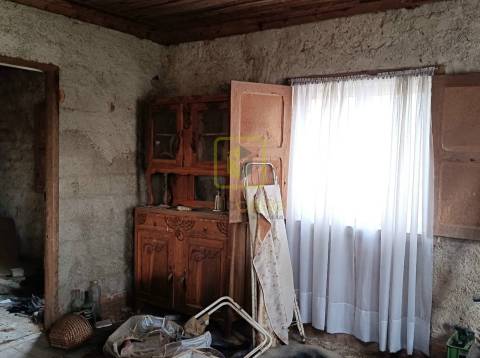 Moradia T2 com terreno em Montemor-o-Velho!