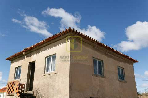 Moradia T2 com terreno em Montemor-o-Velho!