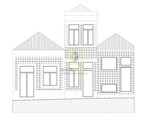 Moradia com Terraço e Logradouro