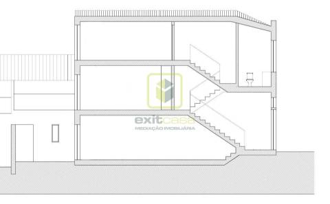 Moradia com Terraço e Logradouro