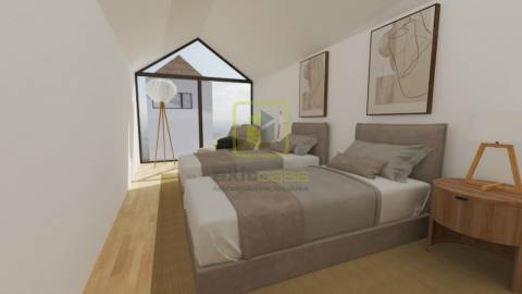 Moradia com Terraço e Logradouro