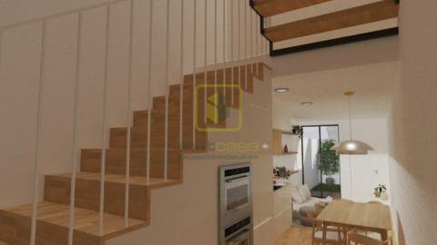 Moradia com Terraço e Logradouro