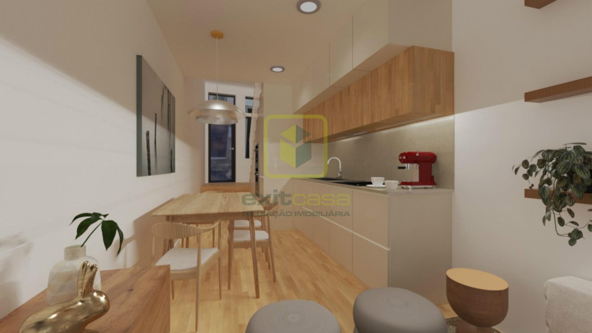 Moradia com Terraço e Logradouro