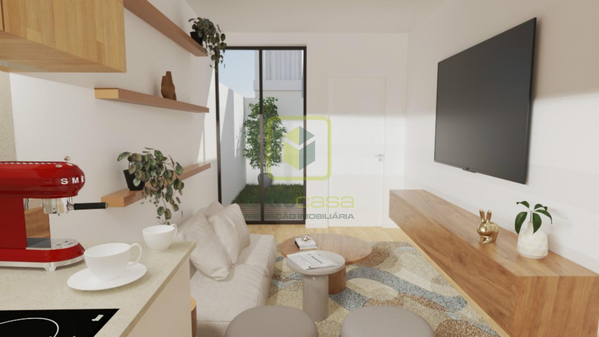 Moradia com Terraço e Logradouro