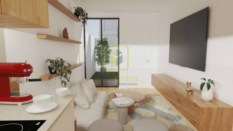 Moradia com Terraço e Logradouro