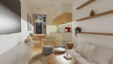 Moradia com Terraço e Logradouro