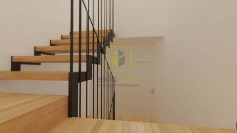 Moradia com Terraço e Logradouro