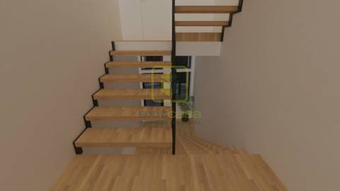 Moradia com Terraço e Logradouro