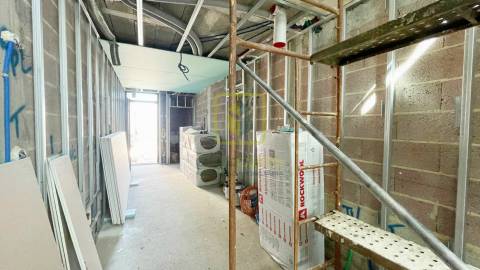 Moradia com Terraço e Logradouro