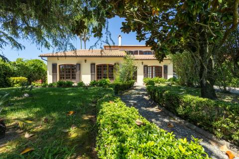 Moradia T5 com piscina