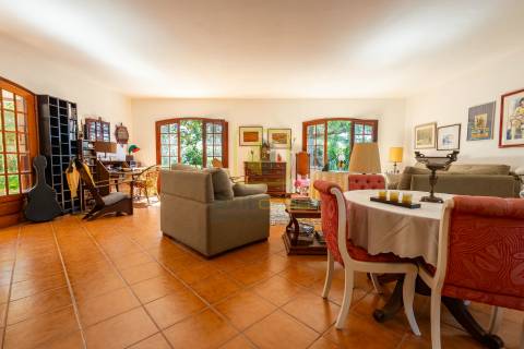 Moradia T5 com piscina