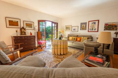 Moradia T5 com piscina