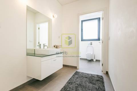 Moradia T4 de Arquitetura Moderna na Tocha