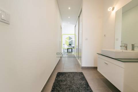 Moradia T4 de Arquitetura Moderna na Tocha