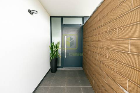 Moradia T4 de Arquitetura Moderna na Tocha