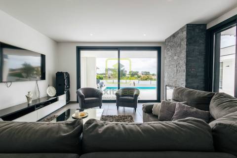 Moradia T4 de Arquitetura Moderna na Tocha