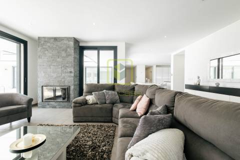 Moradia T4 de Arquitetura Moderna na Tocha