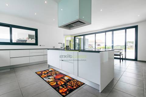 Moradia T4 de Arquitetura Moderna na Tocha