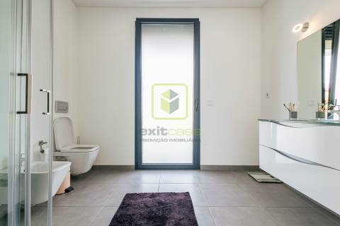 Moradia T4 de Arquitetura Moderna na Tocha