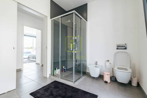 Moradia T4 de Arquitetura Moderna na Tocha