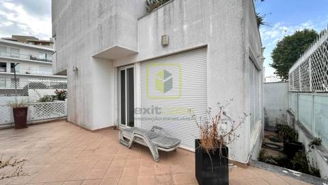 Moradia T4 a poucos passos da praia