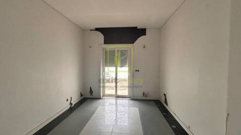 Moradia T4 a poucos passos da praia