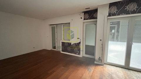 Moradia T4 a poucos passos da praia