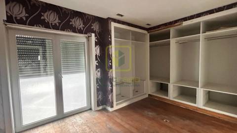 Moradia T4 a poucos passos da praia