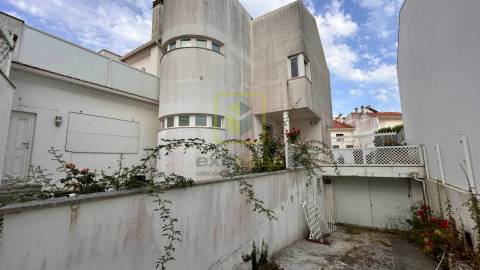 Moradia T4 a poucos passos da praia