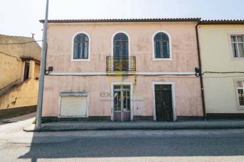 Moradia T4 com terreno para construção