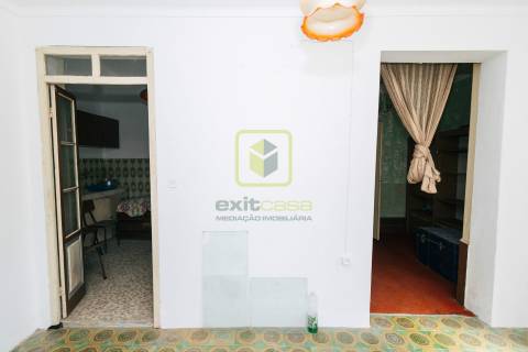 Moradia T4 com terreno para construção