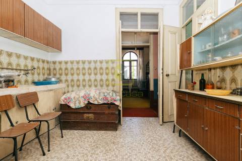 Moradia T4 com terreno para construção