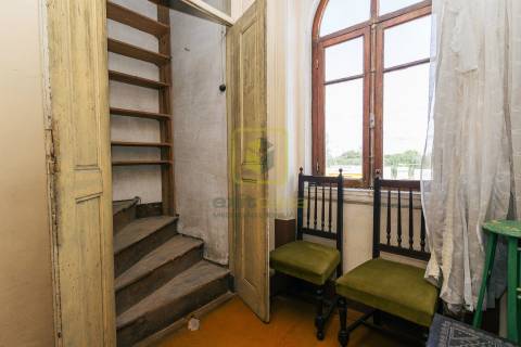 Moradia T4 com terreno para construção