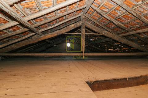 Moradia T4 com terreno para construção