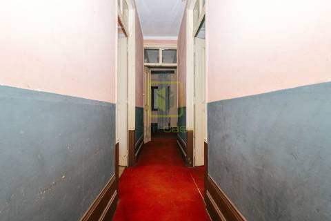 Moradia T4 com terreno para construção