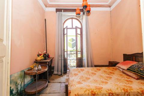 Moradia T4 com terreno para construção