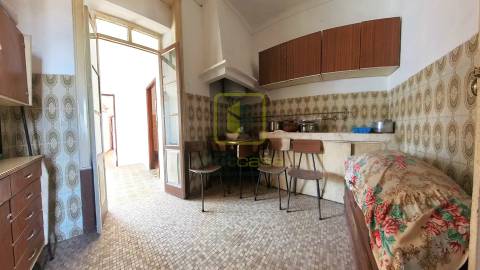 Moradia T4 com terreno para construção