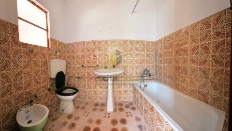 Moradia T4 com terreno para construção