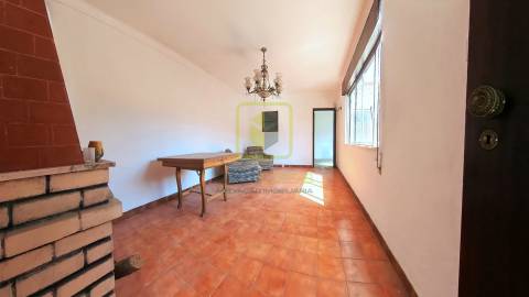 Moradia T4 com terreno para construção