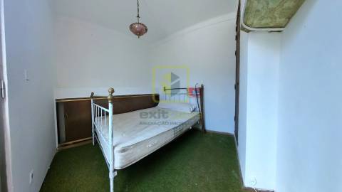 Moradia T4 com terreno para construção