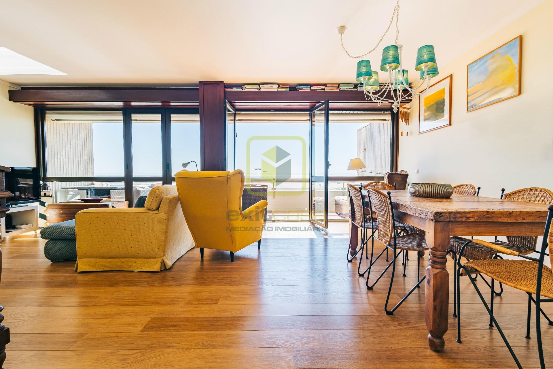 Apartamento T3 em Primeira Linha de Mar